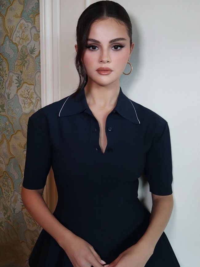 Foto-foto terbaru Selena Gomez tengah ramai diperbincangkan di media sosial, usai menghadiri acara Rare Beauty di London, Inggris, belum lama ini. Foto: Instagram/@rarebeauty @hungvanngo